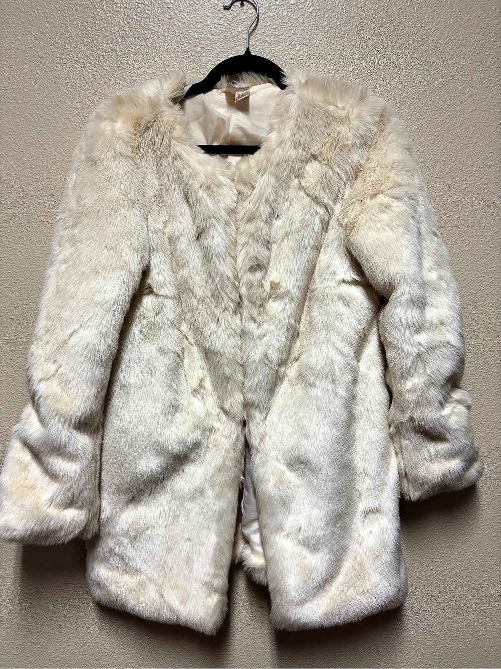 Forever 21 Faux Fur Coat Cream Size Medium Like New